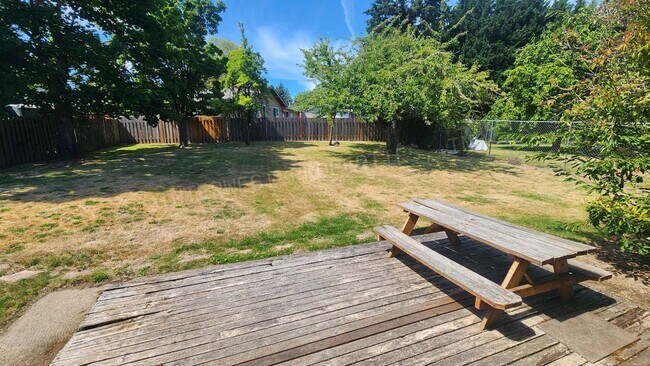 Building Photo - 3 bd 2 ba Ranch Style Beaverton Home with W/D in Unit, 2 Car Garage and Large Fenced Yard!