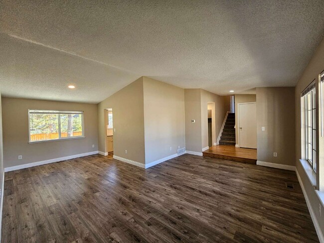 Building Photo - 180 Prairie Ridge Rd