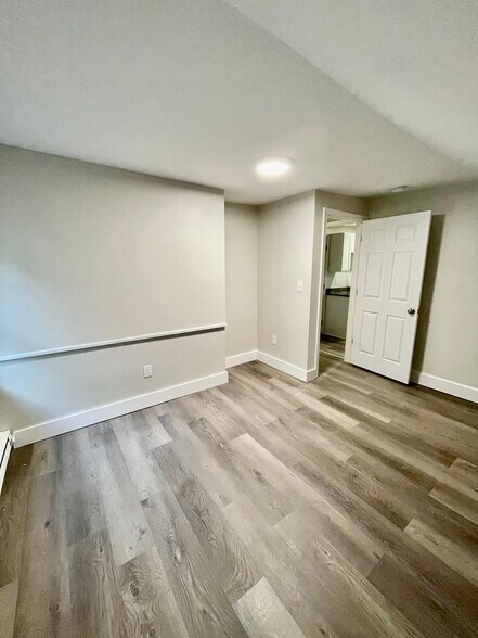 Building Photo - 16 Crompton St