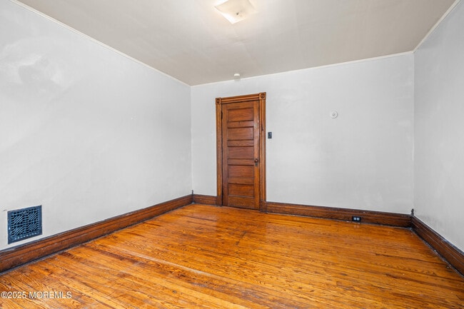 Building Photo - 50-52 Peters Pl