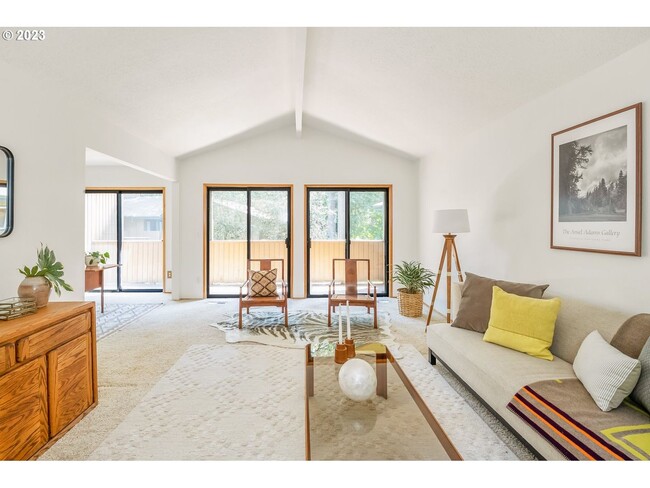 Building Photo - 2Bd/2Ba Second Floor Condo in SE with Washer & Dryer, 2 Car Dethatched Garage and a Serene Courty...