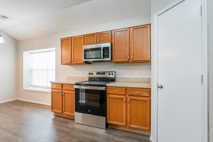 Building Photo - 1514 Wavecrest Dr