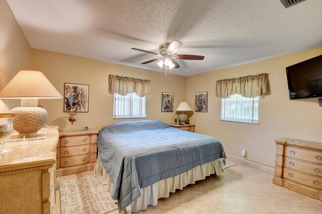 Building Photo - 14425 Amapola Way