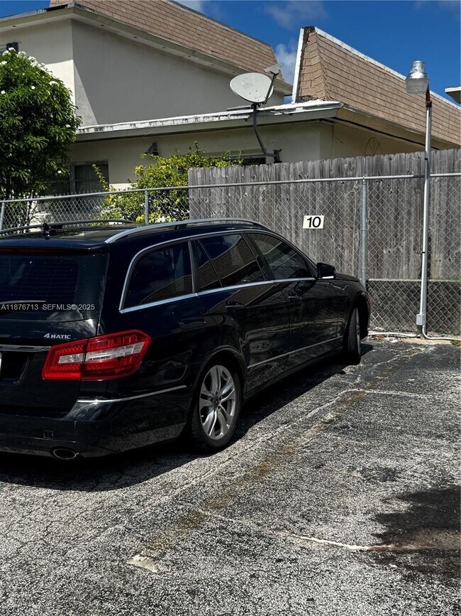 Building Photo - 2515 Polk St