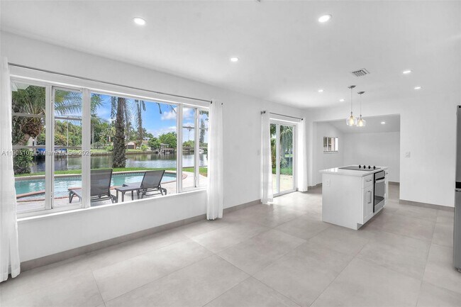 Building Photo - 2702 Scott St