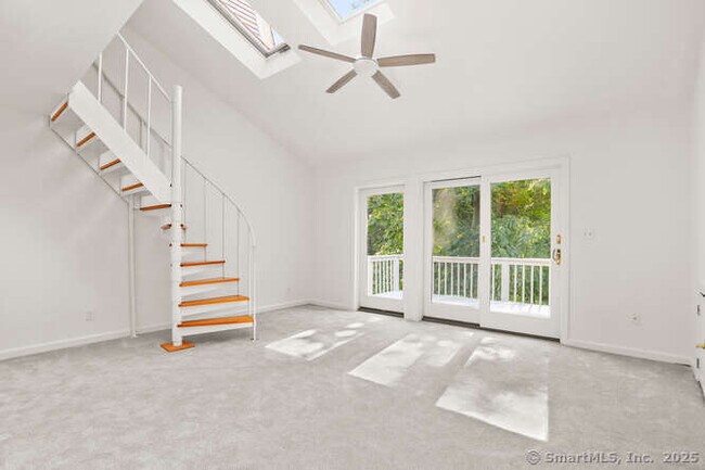 Building Photo - 465 Edward St