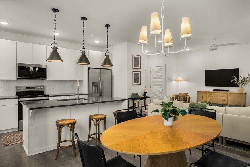 Building Photo - 1613 Marshall Hollow Dr