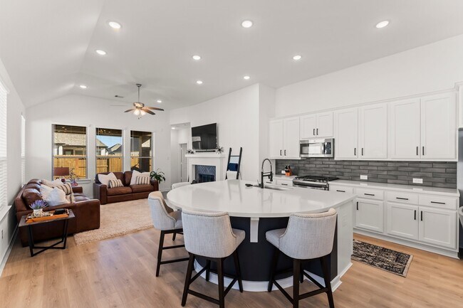 Building Photo - 15823 Bird of Paradise Dr