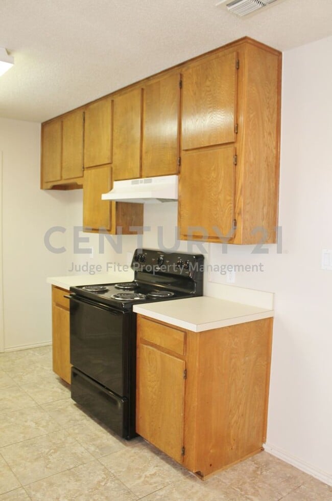 Building Photo - Adorable 2/1 Duplex in Weatherford For Rent!