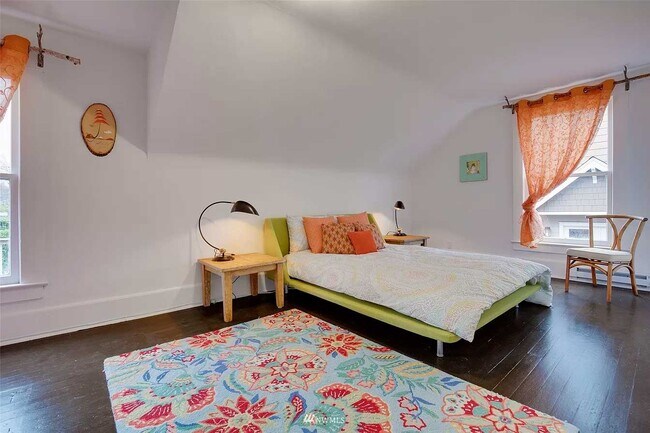 Building Photo - 2015 E James St