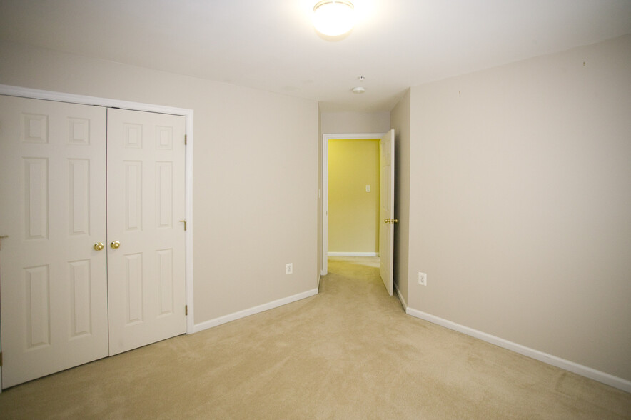 Building Photo - 42243 Black Rock Ter