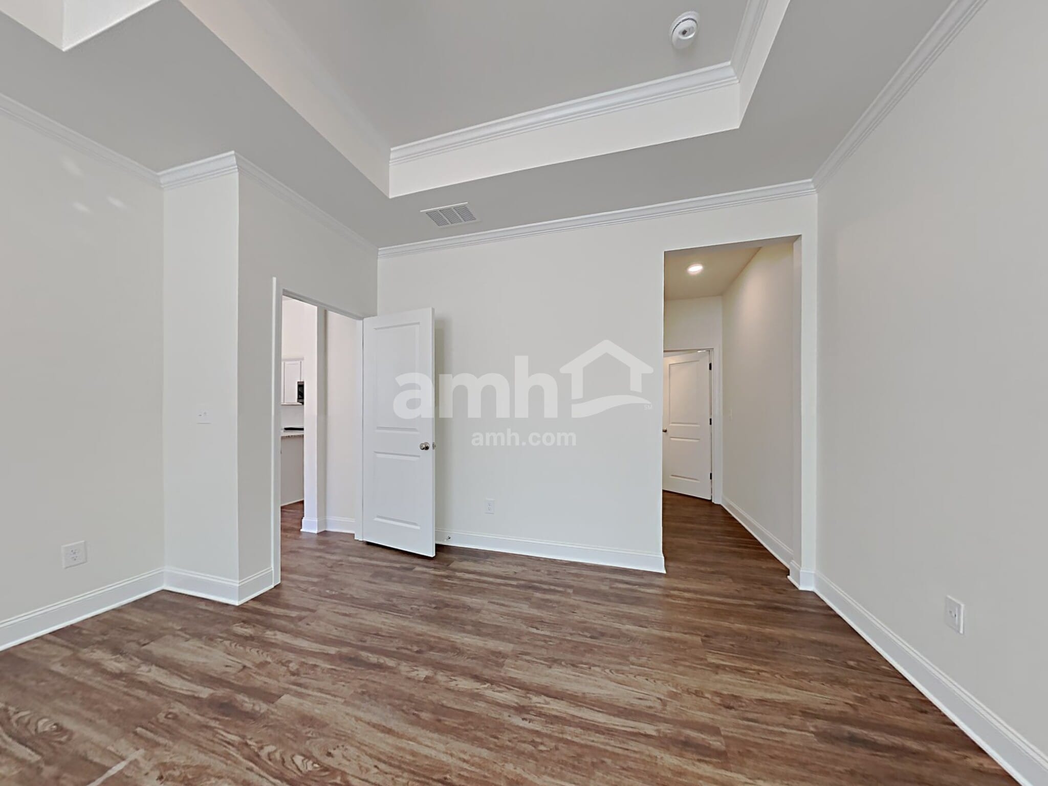 Building Photo - 5250 Valley Dr