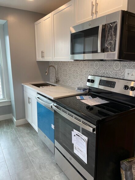 Kitchen - 59 Railroad Ave
