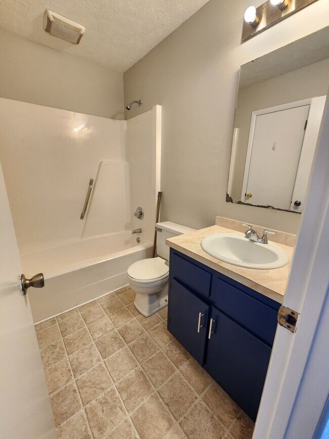 Building Photo - Town home for rent