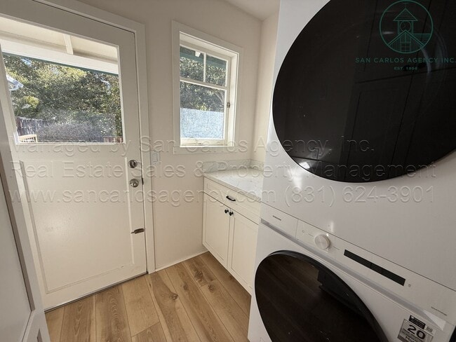 Building Photo - Newly Remodeled One Bedroom Carmel-by-the-...