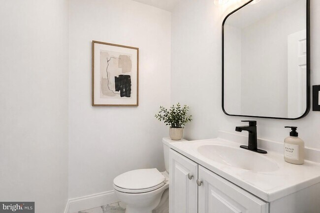 Building Photo - 5309 Chesapeake Rd