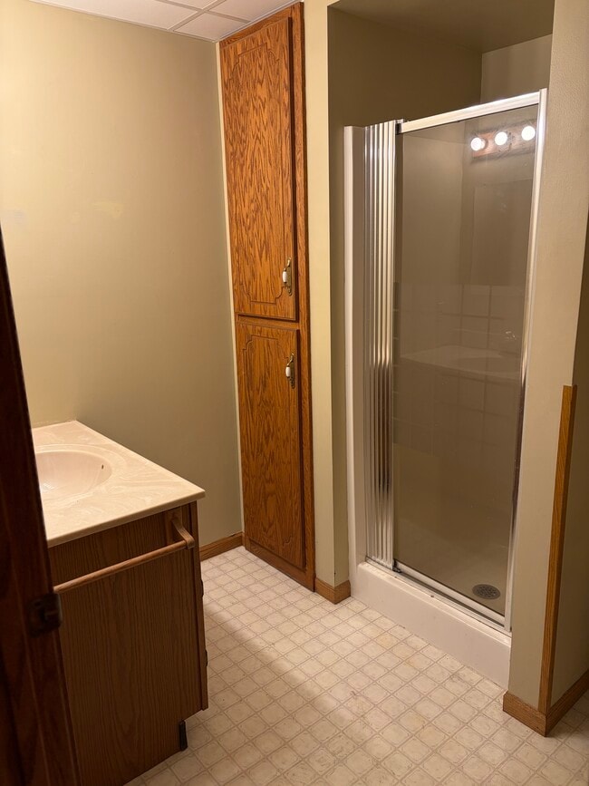 Building Photo - 1018 N Benton Dr