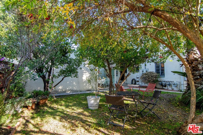 Building Photo - 1215 S Alfred St