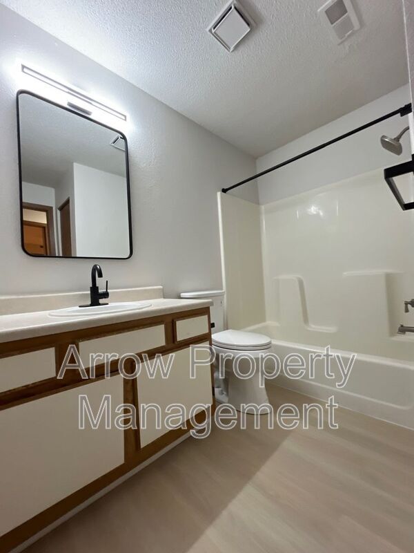 Building Photo - 2380 N 44th St