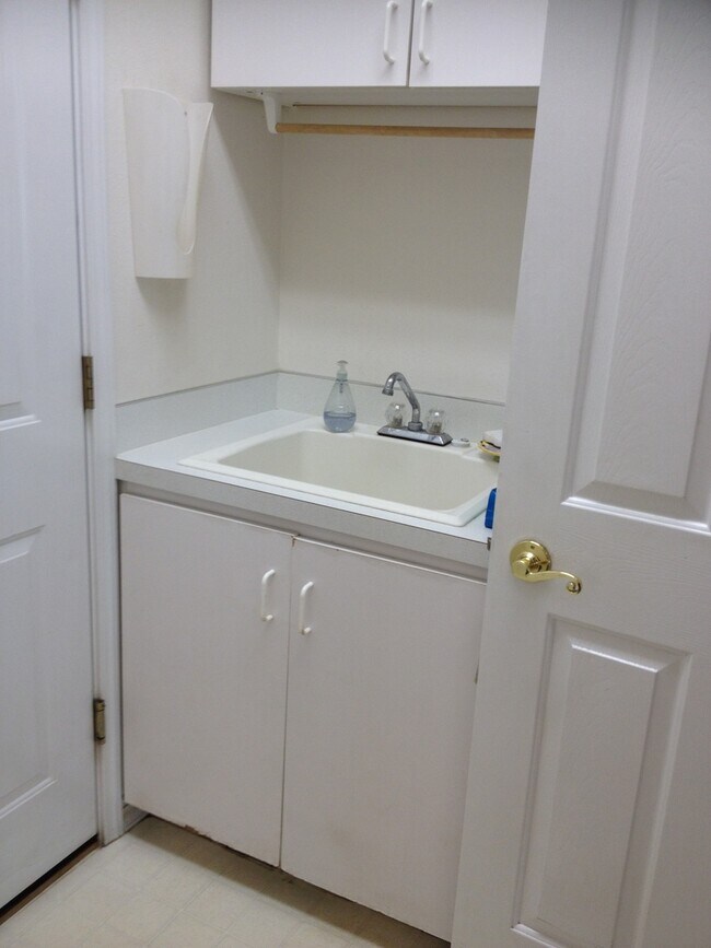 Building Photo - Beautiful 5bd 3ba home on corner lot, Edgeview Estates Sub in Boise