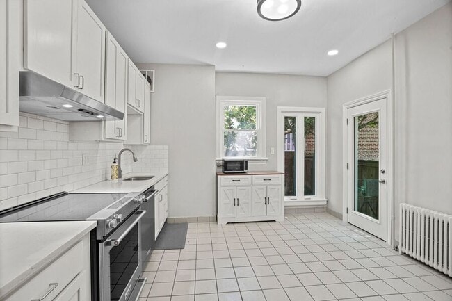 Primary Photo - 24 6th St SE