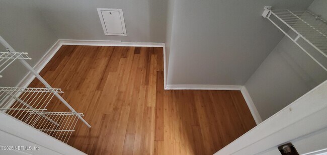 Building Photo - 7800 Point Meadows Dr