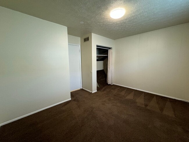 Building Photo - 84 W 9th Ave