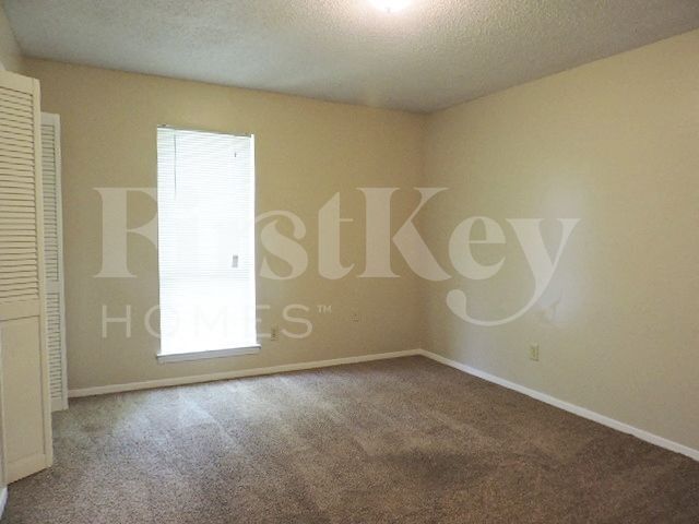 Building Photo - 4299 Crescent Park Dr
