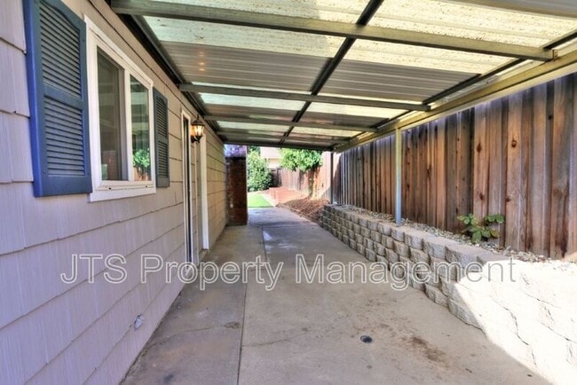 Building Photo - 9221 Rock Canyon Way