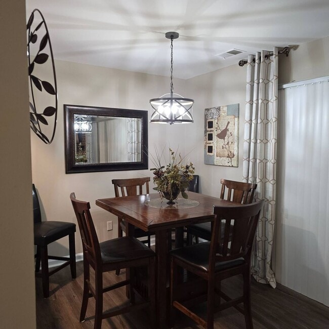 Building Photo - South Charlotte Beauty