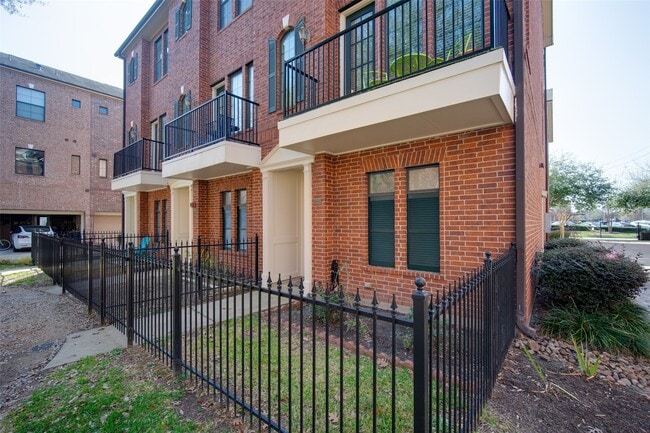 Building Photo - 2110 Shearn St