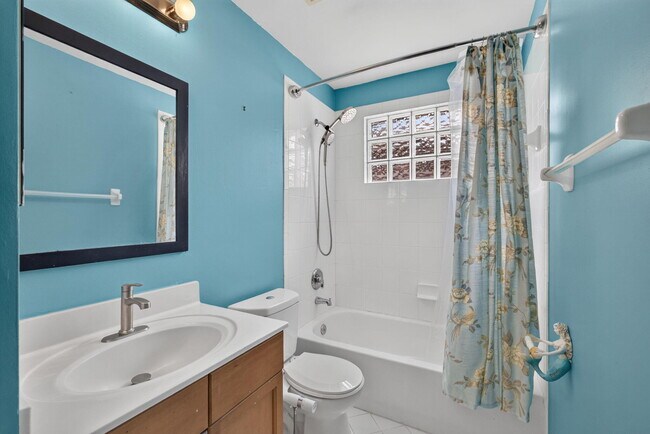 Building Photo - 1204 Oakwater Dr