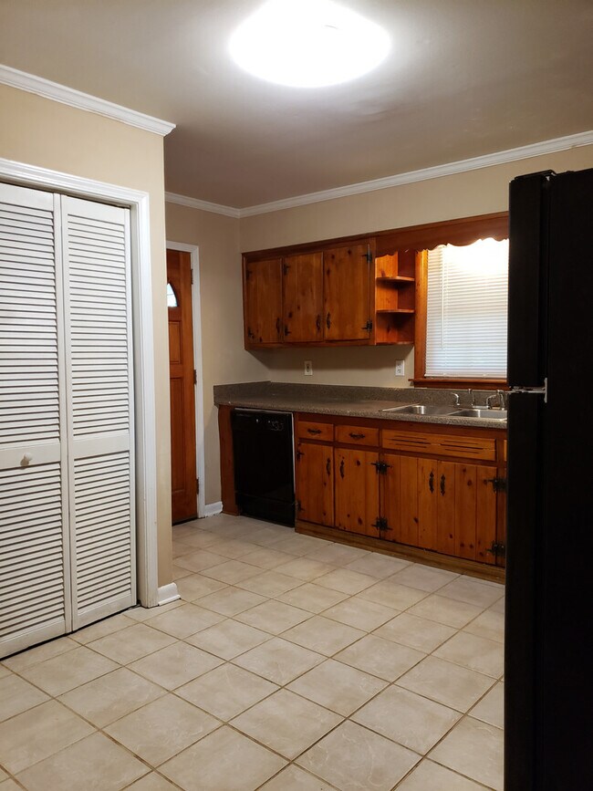 Building Photo - All On One Level - Sylvan Hills Ranch