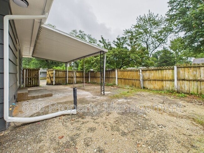 Building Photo - 8215 Ruskin Way