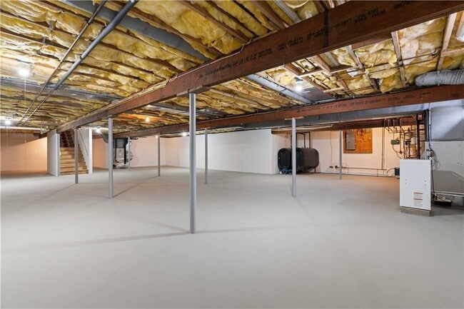 Building Photo - 18 Peggy Ln