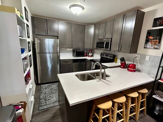 Building Photo - 1849 Green Bay Rd