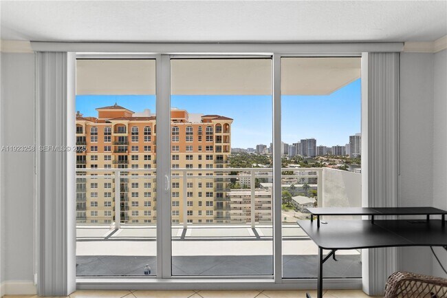 Building Photo - 2030 S Ocean Dr