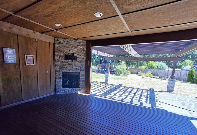 Building Photo - 4946 Skylark St NE