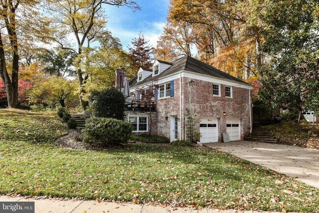 Building Photo - 3061 N Oakland St