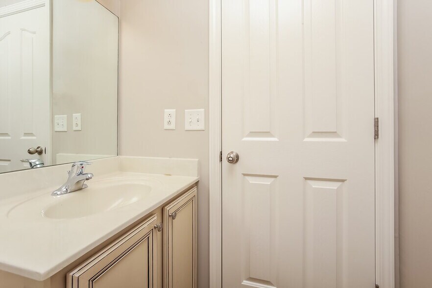 Building Photo - 2122 Tabasco Way