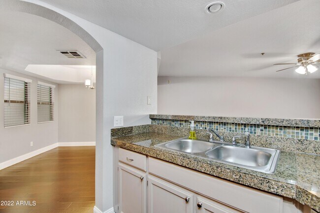 Building Photo - 5104 N 32nd St