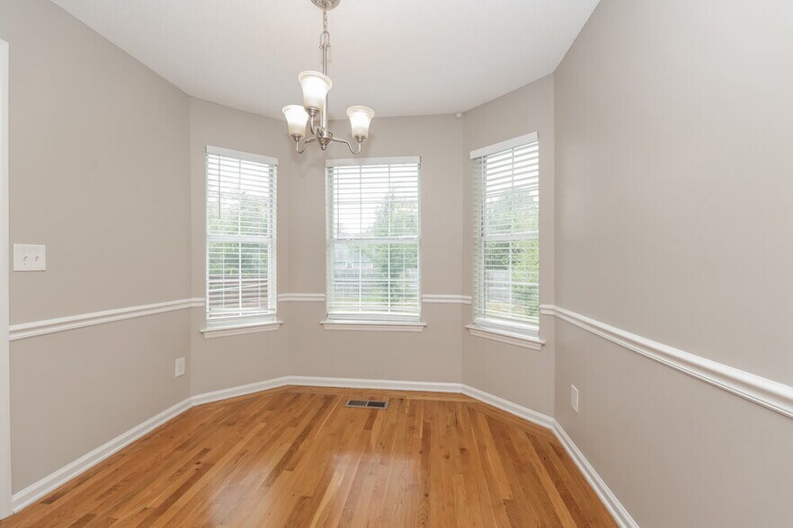 Building Photo - 1318 Knight Dr