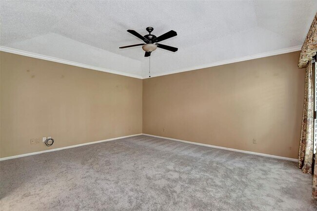 Building Photo - 75 Wood Hollow Dr