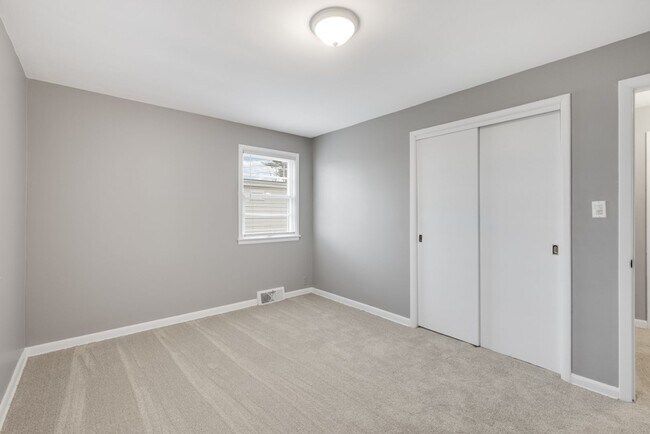 Building Photo - 3609 Maple Ave