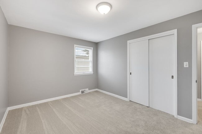 Building Photo - North Side Gem – 2-Bedroom with Garage & C...
