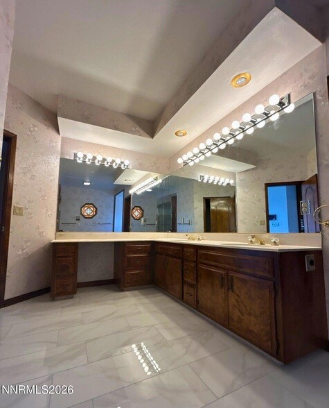 Building Photo - 2795 Lakeridge Terrace W