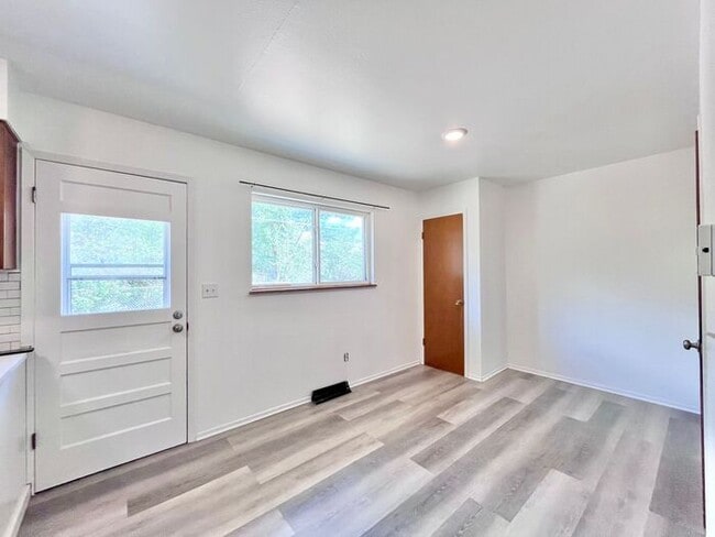 Building Photo - Updated 2bd/1ba Duplex in West Fort Collin...
