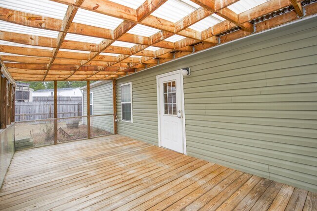 Building Photo - "Charming 3 Bed, 2 Bath Home in Spring Lak...