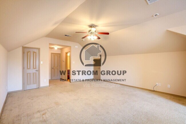 Building Photo - 3217 Hornbeam St