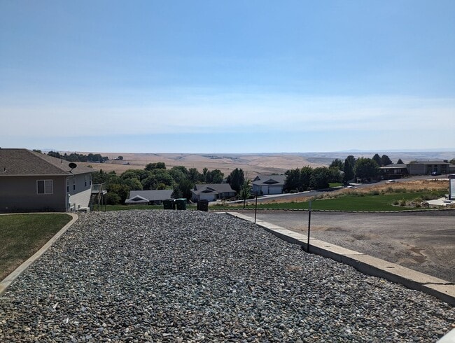 Building Photo - Wonderful 3 bedroom 2 bath Orchards condo